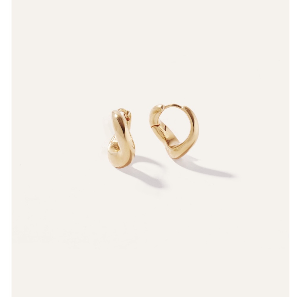 Quince Bold Wave Hoops